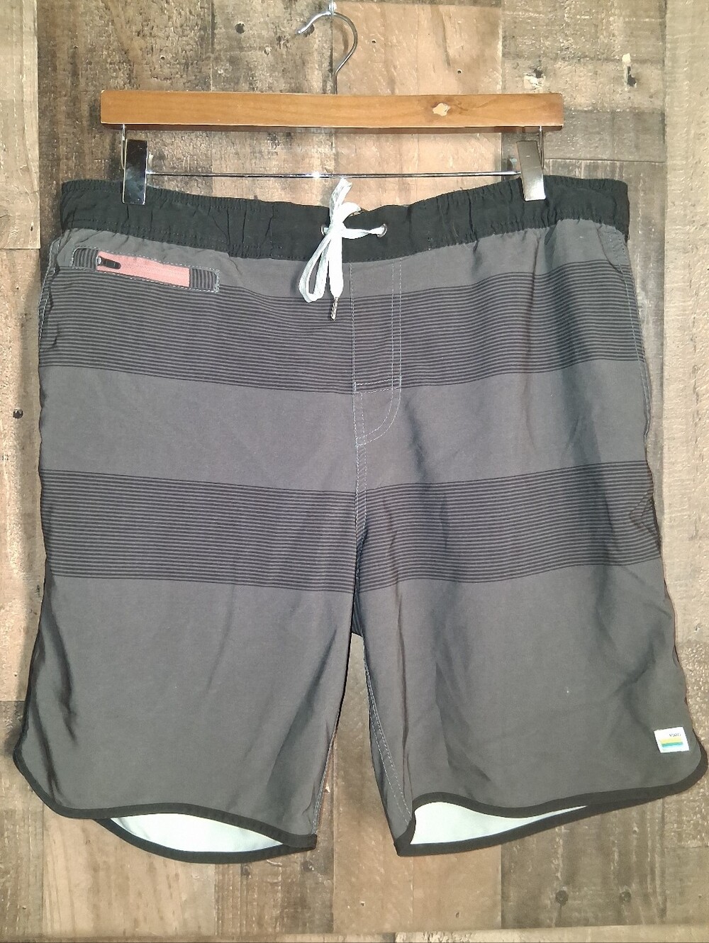 Vuori Men's Banks Charcoal Gray Shorts Size 38" Waist